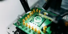 Perch&eacute; i produttori di chip stanno crollando in Borsa nonostante il boom dell&rsquo;intelligenza artificiale