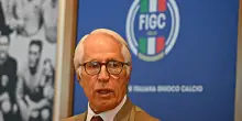 Figc, &egrave; polemica per le immagini della conferenza stampa di Mancini: &ldquo;Bisogna pagare 500 euro&rdquo;, &ldquo;Siamo perplessi&rdquo;