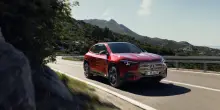 Mercedes rilancia la GLA. Prima elettrica, poi arriver&agrave; la mild hybrid &ndash; FOTO