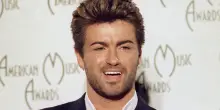 George Michael e la guerra in famiglia: gli eredi degli Wham! portano in tribunale l&rsquo;ex migliore amico dell&rsquo;artista Andros Georgiou per il video dell&rdquo;album perduto&rdquo;