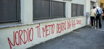 &ldquo;Nordio ti metto dentro una R4&rdquo;: la scritta su un muro a Roma con la sigla Br. Meloni: &ldquo;Gravissima intimidazione&rdquo;