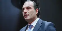 Stellantis, i conti tornano ma non troppo: ricavi e utili in risalita, ma i margini sono bassi. Il titolo affonda in Borsa