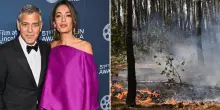 &ldquo;Non sappiamo se la nostra del cuore villa ce la far&agrave;&rdquo;: George Clooney e Amal scappano dalla Provenza in fiamme e lanciano un appello