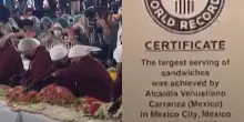&Egrave; lungo quanto un campo da calcio, pesa oltre una tonnellata e mezza e ha conquistato il Guinness dei primati: ecco il panino da record che ha stupito il Messico