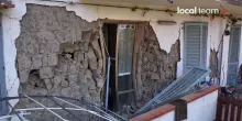 Muri sventrati e finestre divelte: i danni del terremoto alle case del Parco Olivetti visti dall&rsquo;alto