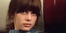 Wim Wenders e Nastassja Kinski raggiungono l&rsquo;accordo: tagliata la scena di &ldquo;Falso movimento&rdquo;. L&rsquo;attrice aveva 13 anni indossava gli slip e veniva schiaffeggiata