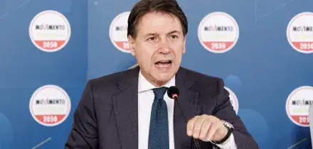 Conte sfida il Pd: &ldquo;Sulle armi all&rsquo;Ucraina decideremo con le primarie&rdquo;. Rabbia dei &ldquo;falchi&rdquo; dem: &ldquo;Cos&igrave; spacca la coalizione&rdquo;