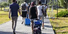 Calderone e &ldquo;il Paese delle opportunit&agrave;&rdquo; &ndash; Le storie: &ldquo;Sono emigrata in Germania a 44 anni e sono rinata&rdquo;. &ldquo;In Italia guerra tra poveri&rdquo;. &ldquo;Serviamo stanchi, precari e ricattabili&rdquo;