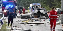 Incidente sulla Terni-Rieti: &ldquo;Il frontale causato dal camper che ha invaso la corsia del bus. Uno scenario di guerra&rdquo;. Chi erano le sei vittime
