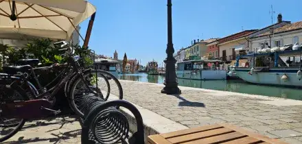 Cesenatico, prenotano l&rsquo;alloggio ma trovano una compagnia assicurativa: 90 famiglie truffate dal &ldquo;residence fantasma&rdquo;