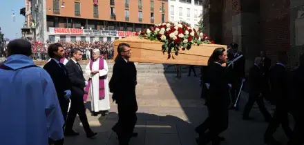 Funerali di Baresi a Milano, fischi della folla per il sindaco Giuseppe Sala