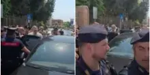 Il ministro Giuli contestato a Pozzuoli dopo il terremoto: &ldquo;Vergogna, noi senz&rsquo;acqua e lui fa passerella&rdquo;