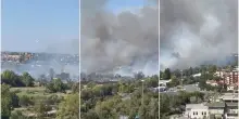 Roma, grosso incendio di sterpaglie in zona Tor di Valle: cenere anche nel centro storico