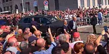 Addio a Baresi, fischi e contestazioni a Scaroni e Cardinale ai funerali: &ldquo;Vattene&rdquo;, &ldquo;Buu&rdquo; &ndash; Video