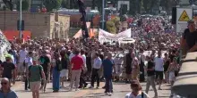 Terremoto Campi Flegrei, a Pozzuoli il corteo di protesta degli abitanti blocca il porto: &ldquo;Ci danno solo chiacchere&rdquo;