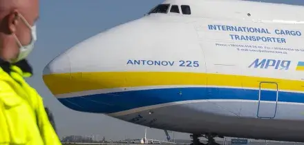 Drone con esplosivo trovato vicino a un aereo ucraino nell&rsquo;aeroporto tedesco di Lipsia: &ldquo;Non &egrave; scoppiato per l&rsquo;innesco difettoso&rdquo;