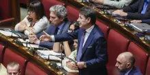 Clausole Ue, modificata la risoluzione di maggioranza: &ldquo;Uso del fondo Safe con priorit&agrave; alla difesa&rdquo;. Conte: &ldquo;Non chiedeteci un euro per il riarmo&rdquo;