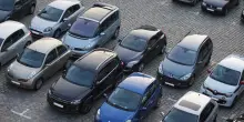 Parcheggiano bloccando l&rsquo;auto dei vicini: quattro condannati per violenza privata