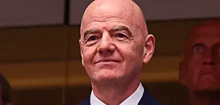 Mondiale ai privati, la Fifa chiede scusa: &ldquo;Commessi degli errori, ma basta attacchi&rdquo;. Poi rilancia il sostegno a Infantino