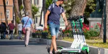 L&rsquo;Antitrust multa societ&agrave; di monopattini e bike-sharing: &ldquo;Ostacolate corse gratis agli abbonati al trasporto pubblico di Roma&rdquo;