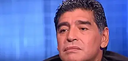 Maradona, testimonianza choc del massaggiatore: &ldquo;Non voleva alzarsi dal letto, non voleva mangiare, non voleva lavarsi e nessuno interveniva&rdquo;
