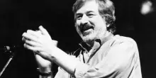Francesco Guccini &egrave; stato l&rsquo;ultimo poeta del Novecento: nelle sue canzoni la Storia e la tenerezza