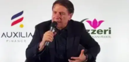 Conte loda S&aacute;nchez: &ldquo;Un hombre vertical, serio e dalla schiena dritta&rdquo;. E attacca la scelta di Meloni di isolare la Spagna: &ldquo;Sei folle&rdquo;