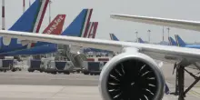 Milano Linate, incidente in pista: un&rsquo;auto di servizio ha urtato un jet privato