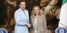 Meloni e la premier danese: &ldquo;Non accettiamo l&rsquo;immigrazione incontrollata, servono centri di rimpatrio in Paesi terzi&rdquo;