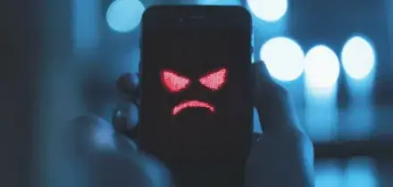 La SIM che si trasforma in un&rsquo;arma: cos&igrave; una scheda compromessa pu&ograve; attaccare smartphone e auto connesse
