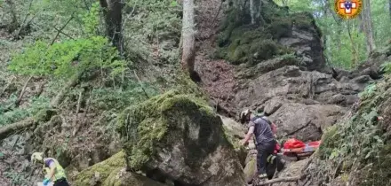 Si lancia da una scarpata per salvare un 13enne durante un&rsquo;escursione, morto capo scout