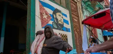 Cento anni fa nasceva Fidel Castro, Cuba ricorda l&rsquo;ultimo totem della Rivoluzione tra sanzioni e povert&agrave; estrema