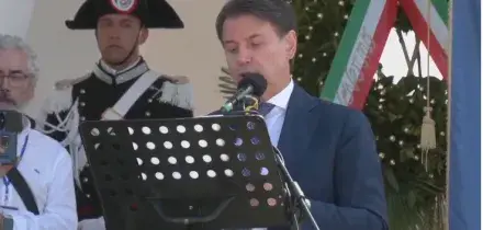 Strage Sant&rsquo;Anna di Stazzema, Conte alla commemorazione: &ldquo;Chi si dice patriota dovrebbe essere qui a onorare la patria&rdquo;