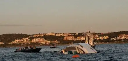 Yacht da otto milioni affonda in Costa Smeralda: era stato consegnato da quattro giorni