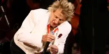 Rod Stewart operato al cuore, annullato il tour negli Stati Uniti. Il messaggio ai fan: &ldquo;Non vedo l&rsquo;ora di tornare sul palco&rdquo;
