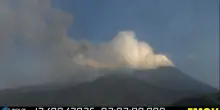 L&rsquo;Etna manda nel caos l&rsquo;aeroporto di Catania: voli sospesi almeno fino alle 18. Migliaia di viaggiatori coinvolti