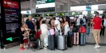 L&rsquo;Etna concede una tregua, l&rsquo;aeroporto di Catania pu&ograve; riaprire prima: si punta alle 14