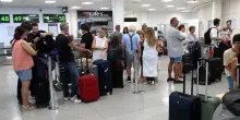 Etna ancora in eruzione, l&rsquo;aeroporto di Catania resta chiuso almeno fino alle 2 del 14 agosto