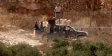 Cisgiordania, continua l&rsquo;assedio dei coloni israeliani in un villaggio. L&rsquo;ambasciatore Usa: &ldquo;&Egrave; terrorismo&rdquo;. Le famiglie palestinesi resistono: &ldquo;Non lasceremo la nostra casa&rdquo;