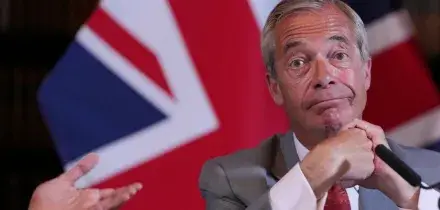 Sospetti finanziamenti illeciti a Reform Uk: si dimettono lo stretto collaboratore di Farage e un dirigente del partito