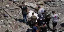 Libano, nuovi raid di Israele: &ldquo;9 morti nel sud, tra cui una madre e quattro figli&rdquo;. Hezbollah: &ldquo;La risposta sar&agrave; adeguata&rdquo;