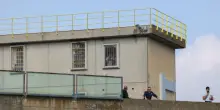 Ferragosto ad alta tensione nelle carceri: agenti aggrediti e disordini in tutta Italia. I sindacati: &ldquo;Nordio si svegli dal torpore&rdquo;