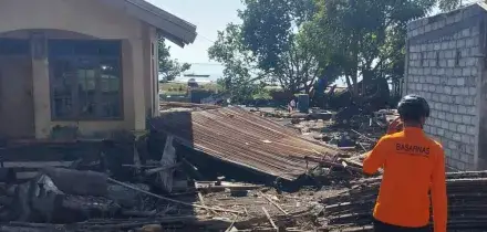 Indonesia, almeno 51 morti e migliaia di sfollati dopo il terremoto di magnitudo 7,7: proseguono i soccorsi