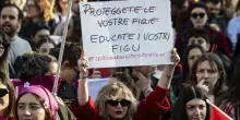 Dal poco dialogo al rifiuto della debolezza, come si diventa uomini oggi: sei podcast esplorano paure e stereotipi