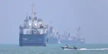 Hormuz, nave commerciale colpita da un &ldquo;proiettile non identificato&rdquo;: un ferito. Iran: &ldquo;Lo Stretto rimarr&agrave; chiuso finch&eacute; Washington non rispetter&agrave; gli accordi&rdquo;