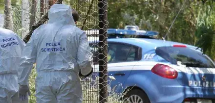 Donna uccisa a coltellate davanti al figlio in casa a Colleferro, fermato il marito. La procura: &ldquo;Femminicidio&rdquo;