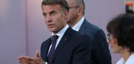 Fine vita, la Francia riconosce il &ldquo;diritto all&rsquo;aiuto a morire&rdquo;: promulgata la legge storica