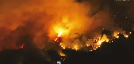 Il monte Morrone nella morsa delle fiamme: la battaglia dell&rsquo;Abruzzo contro gli incendi. Marsilio: &ldquo;La prevenzione? Colpa degli ambientalisti&rdquo;