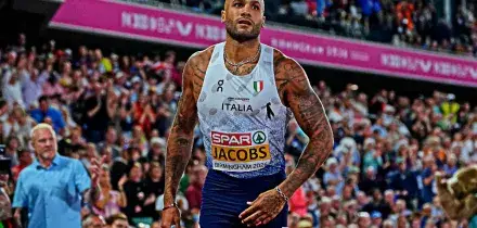 Atletica, per Jacobs lesione alla coscia sinistra: &ldquo;Si sta curando a Roma&rdquo;. Come sta e quando torna
