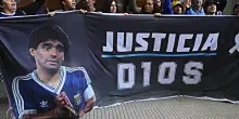 Morte Maradona: &ldquo;I medici ignorarono i segnali d&rsquo;allarme, nessuno and&ograve; a vedere da cosa derivasse quel gonfiore&rdquo;. La testimonianza al processo